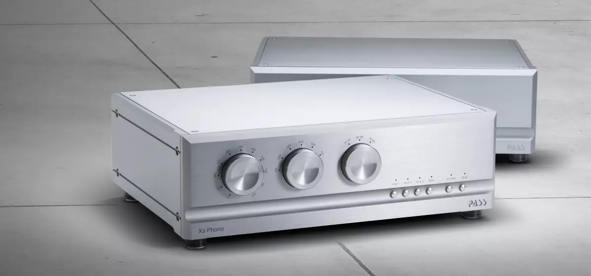Pass Labs Xs Phono: A Dual-Mono Phono Stage Built for Serious Vinyl Systems 8 Pass Labs Xs Phono phono amplifier with separate power supply enclosure