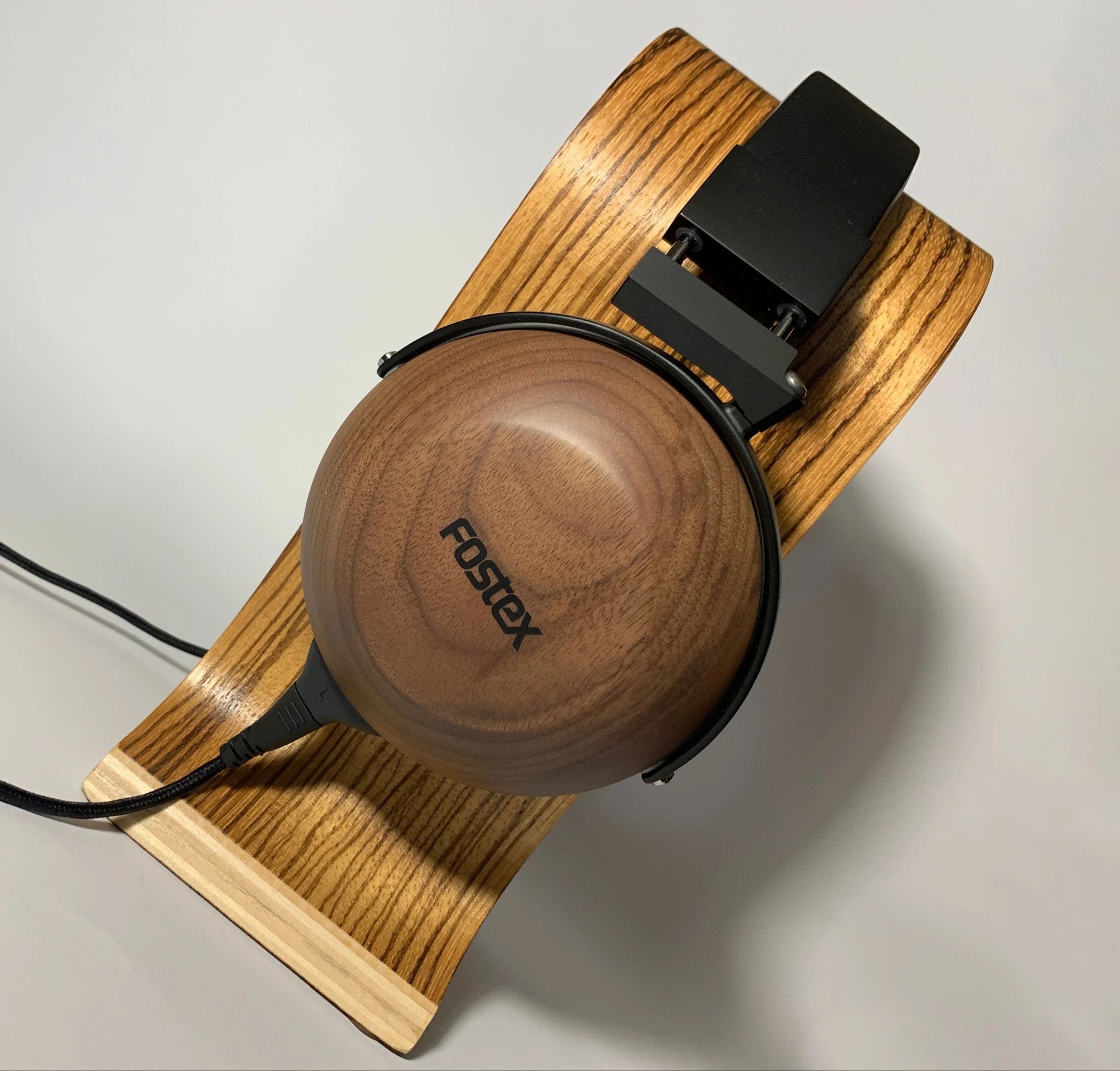 Fostex TH610 Review: Balanced Japanese Craftsmanship in Closed-Back Headphones