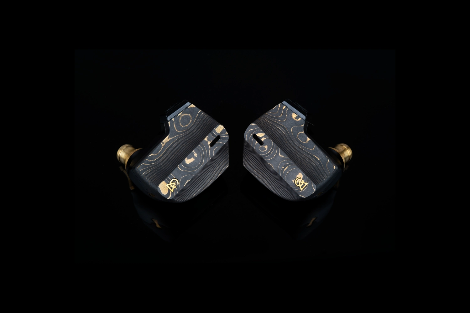 Campfire Audio Chimera combines nine drivers, electrostatic tweeters, bone conduction technology, and a luxury magnesium design for an ultra-immersive audiophile listening experience.